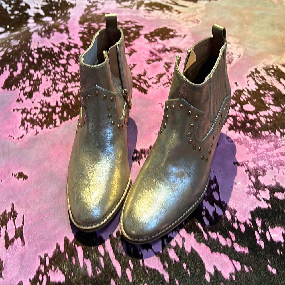 Women’s size 9 Boutique by Corkys gold booties. New/like new condition